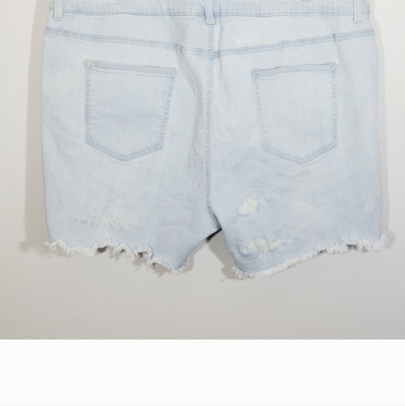Ashley Stewart Women's Distressed Frayed Hem Light Denim Short Shorts sz 22 - Picture 4 of 7